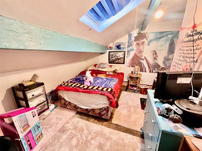 3 Bedroom End Of Terrace House For Sale In Cross Street, Oakenshaw, Bradford, West Yorkshire, BD12