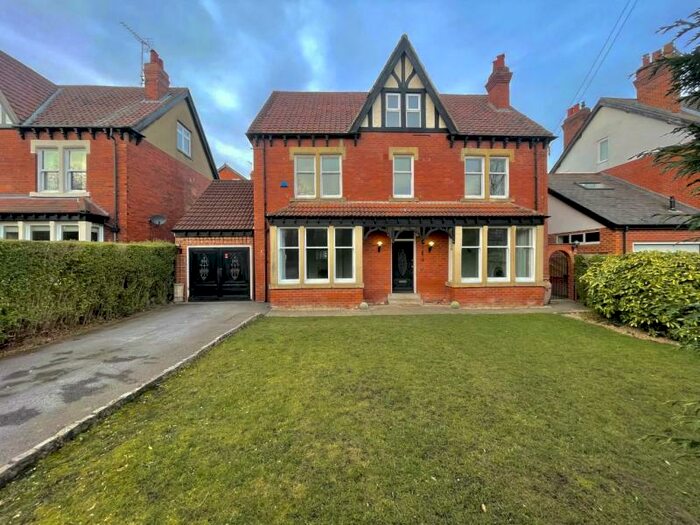 6 Bedroom Detached House To Rent In Lidgett Park Road, Leeds, LS8