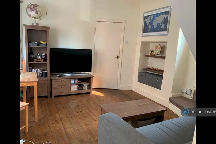 2 Bedroom Maisonette To Rent In Griffin Road, London, SE18