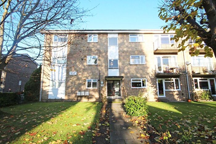 2 Bedroom Flat To Rent In Lockesley Square, Surbiton, KT6