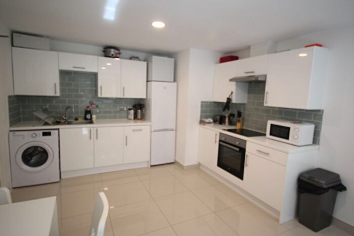 3 Bedroom Flat To Rent In Flat, Samara Plaza, Room, Clarendon Road, LS2