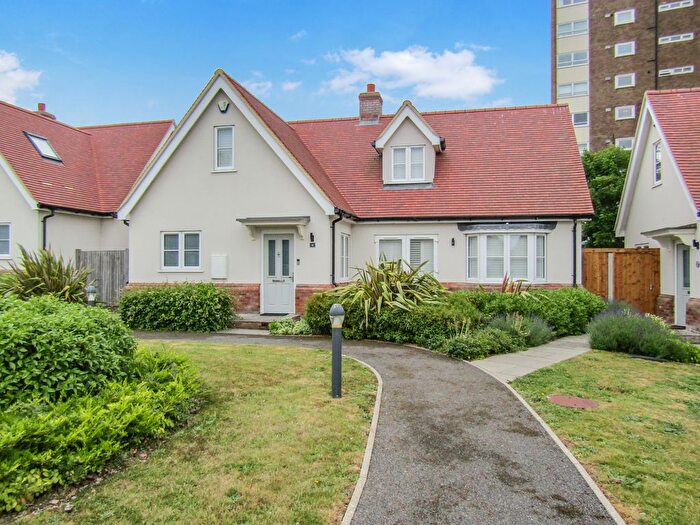 4 Bedroom Detached House To Rent In Fourth Avenue, Frinton-On-Sea, CO13