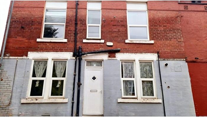 4 Bedroom End Of Terrace House To Rent In Moorfield Street, Armley, Leeds, LS12