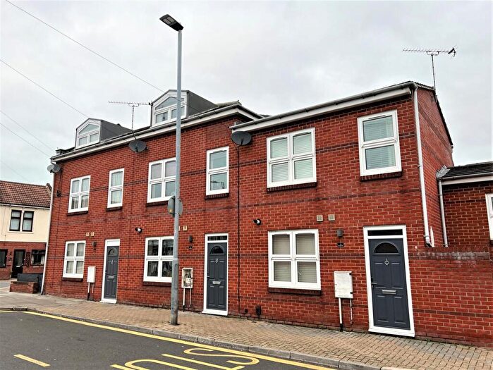 2 Bedroom Town House To Rent In Wheatlands Row, Southsea, PO4