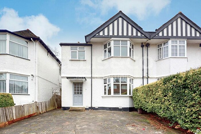4 Bedroom Semi-Detached House To Rent In Middleton Road, Golders Green, NW11