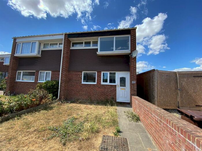 3 Bedroom Semi-Detached House To Rent In Ivy Close, Gravesend, Kent, DA12