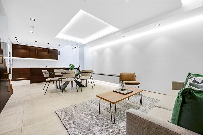 3 Bedroom Semi-Detached House To Rent In Harley Place, Marylebone, London, W1G