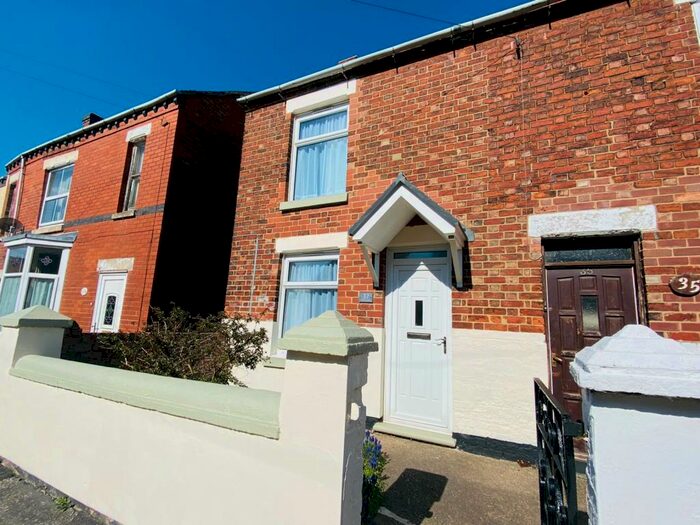 2 Bedroom House To Rent In Queen Street, Church Gresley, DE11