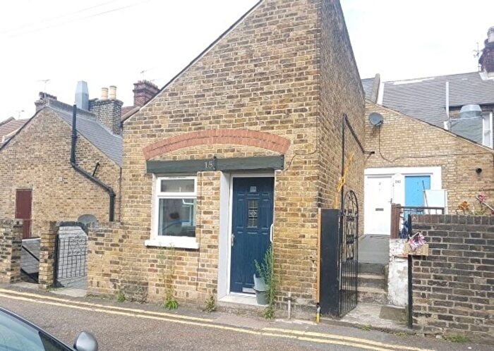 1 Bedroom Flat To Rent In St. Bartholomews Terrace, Rochester, ME1