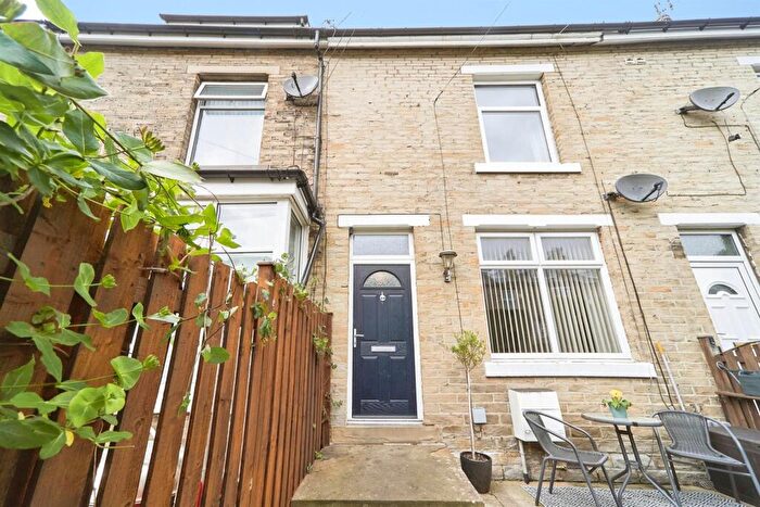 4 Bedroom Terraced House For Sale In Hope View, Shipley, BD18