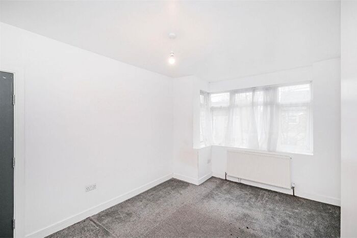 3 Bedroom Terraced House For Sale In Cavendish Drive, London, E11