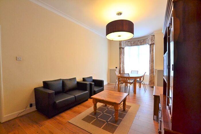 2 Bedroom Flat To Rent In Hall Road, London, NW8