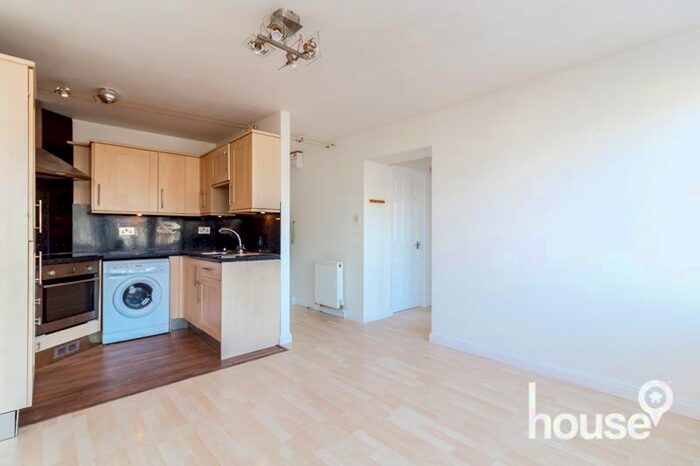 2 Bedroom Flat To Rent In High Street, Sheerness ME12