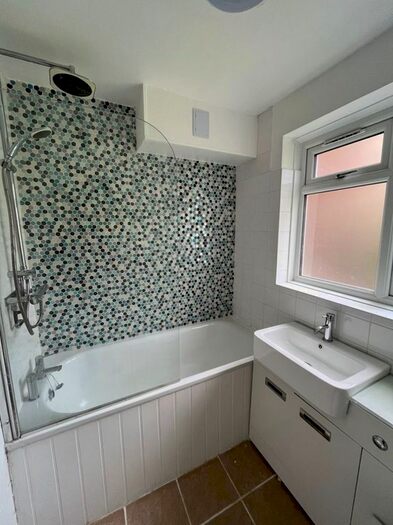 3 Bedroom Flat To Rent In Springbank, London, N21