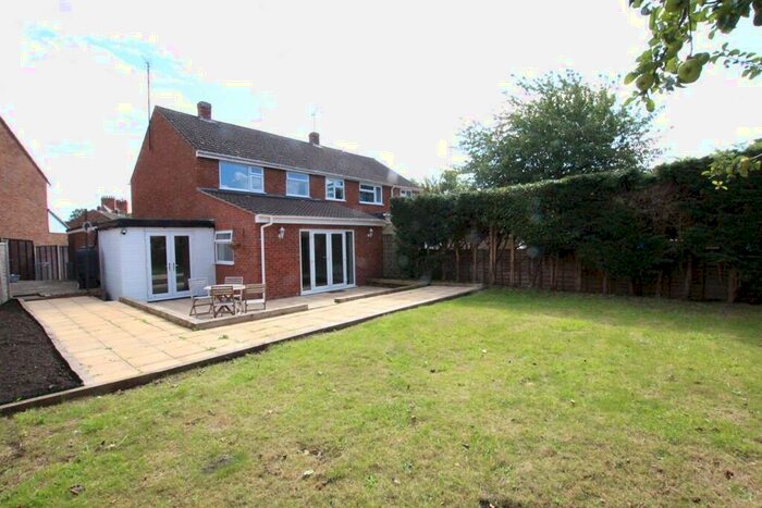 4 Bedroom Semi-Detached House To Rent In Cotswold Gardens, Tewkesbury, GL20
