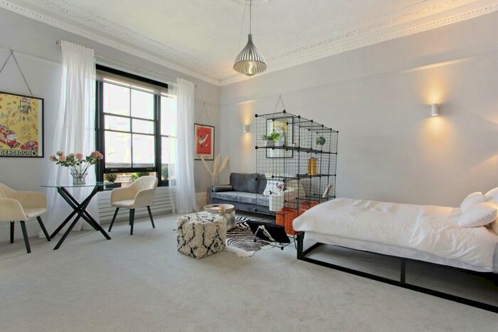 Apartment To Rent In Oliver Grove, London, SE25