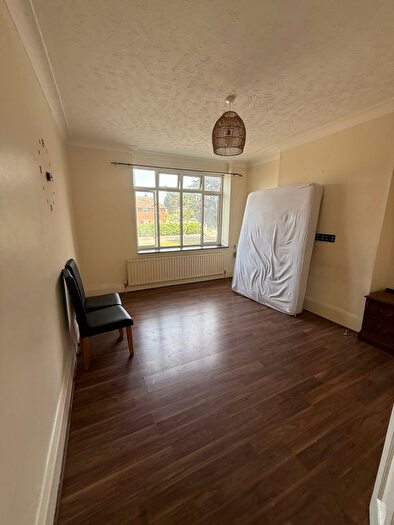 2 Bedroom Flat To Rent In Bromley Hill, Bromley, BR1