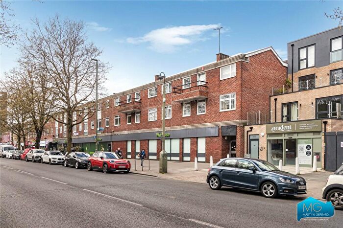 2 Bedroom Apartment To Rent In High Road, Whetstone, London, N20