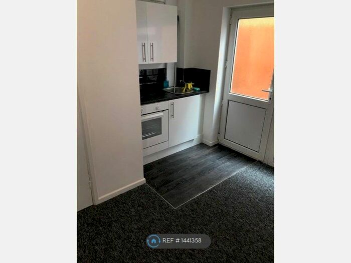 Studio To Rent In School Street, Willenhall, WV13