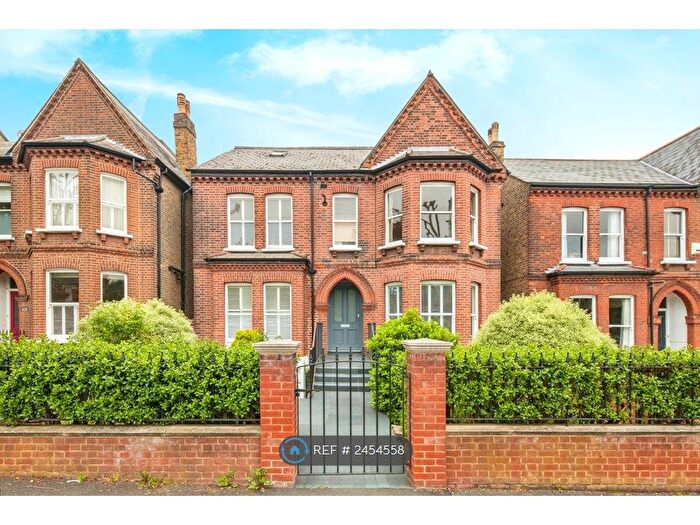 1 Bedroom Flat To Rent In Palace Road, London, SW2