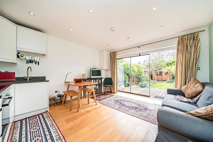 2 Bedroom Flat For Sale In Wricklemarsh Road, Blackheath, SE3