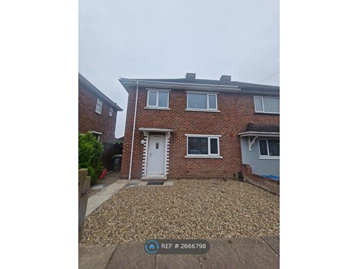3 Bedroom Semi-detached House To Rent In Thoresby Place, Cleethorpes, DN35
