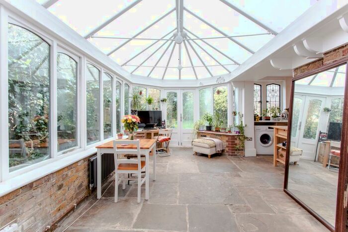 2 Bedroom Flat To Rent In Park Avenue, N22