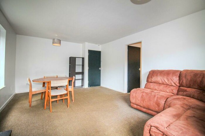 2 Bedroom Flat To Rent In Grosvenor Park Gardens, Headingley, Leeds, LS6