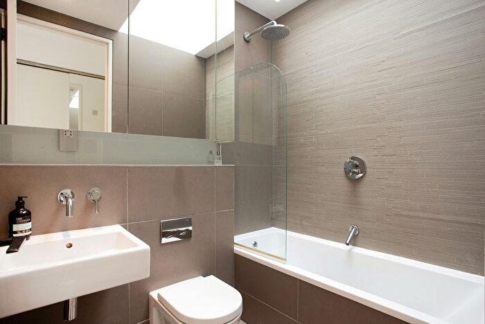 3 Bedroom End Of Terrace House For Sale In Osiers Road, Putney, London, SW18