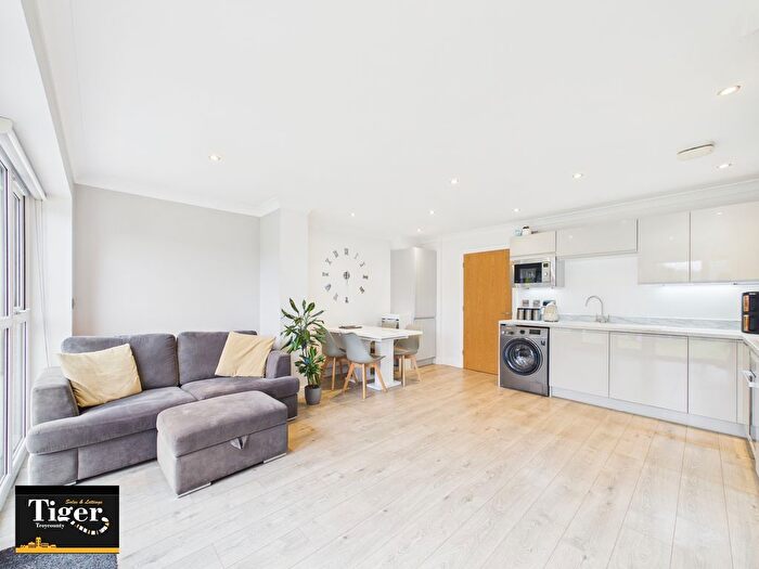 3 Bedroom Detached House For Sale In Walnut Avenue, Blackpool, FY4