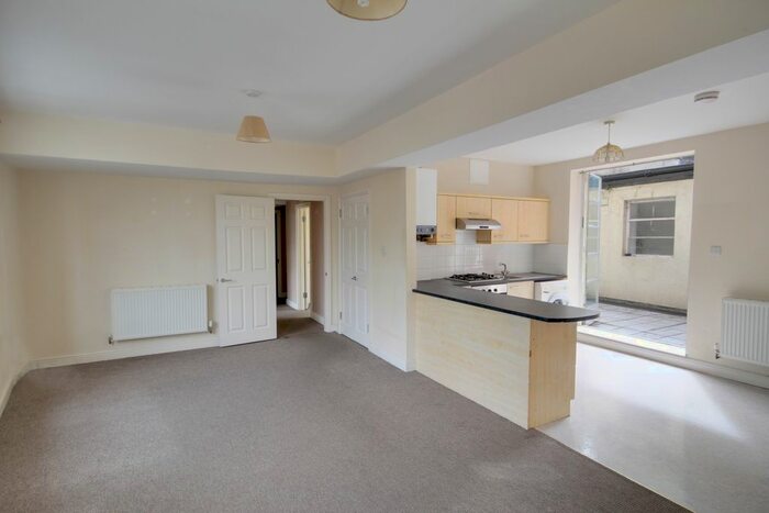 2 Bedroom Flat To Rent In Broad Street, Spalding, PE11