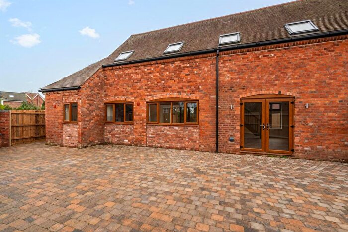 3 Bedroom Barn Conversion For Sale In Fallon Court, Tanworth-In-Arden, B94