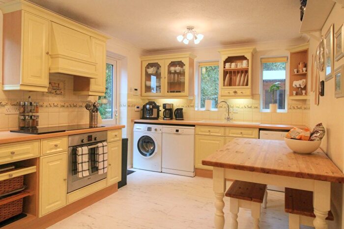 4 Bedroom Detached House For Sale In Grasmere Close, Eastbourne, BN23