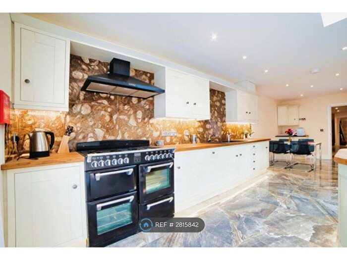 6 Bedroom Detached House To Rent In Clapham Road, Bedford, MK41