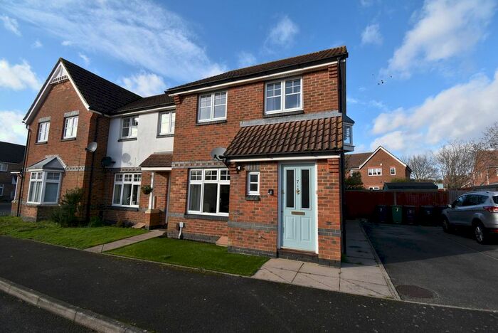 3 Bedroom End Of Terrace House To Rent In Vincent Place, Kennington, TN24