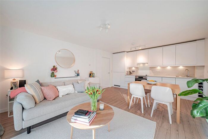 2 Bedroom Flat For Sale In Headingley Drive, Beckenham, BR3