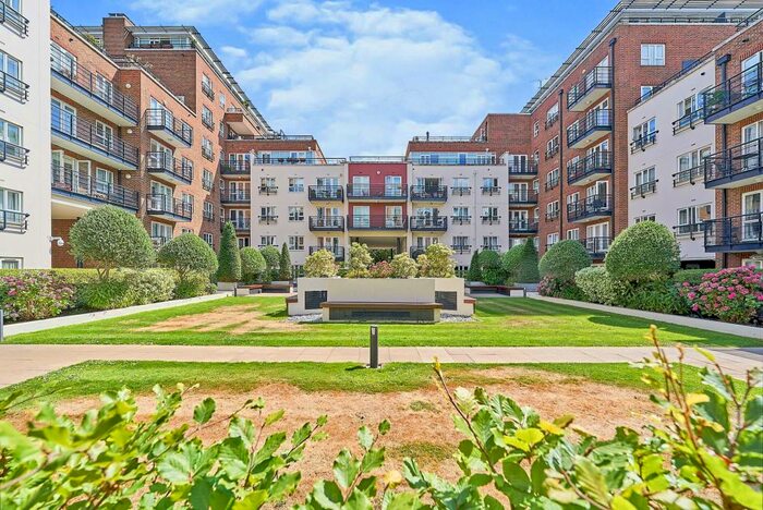 1 Bedroom Flat To Rent In Royal Quarter, KT2