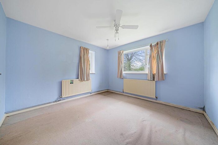 3 Bedroom Bungalow For Sale In Highridge, Alton, Hampshire, GU34