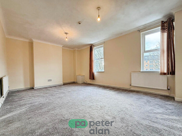 1 Bedroom Flat To Rent In West Luton Place, Cardiff, CF24