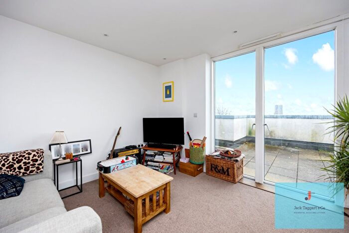 1 Bedroom Flat For Sale In Hove Park Gardens, Hove, BN3