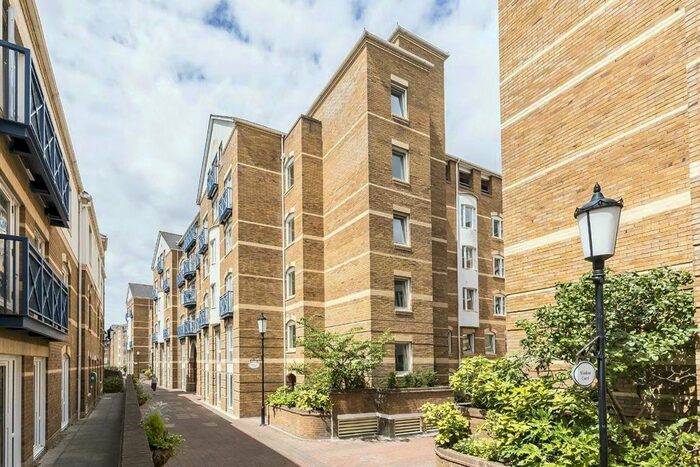 3 Bedroom Flat To Rent In King &amp; Queen Wharf, Rotherhithe Street, London, SE16