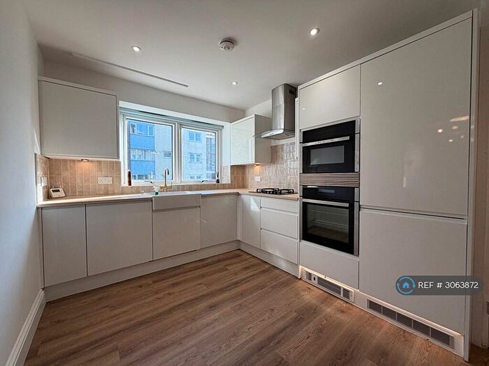 3 Bedroom Flat To Rent In Kirkstall Hill, Leeds, LS4