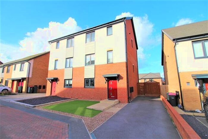 4 Bedroom Semi-Detached House To Rent In Hazlewood Way, Sheffield, S60