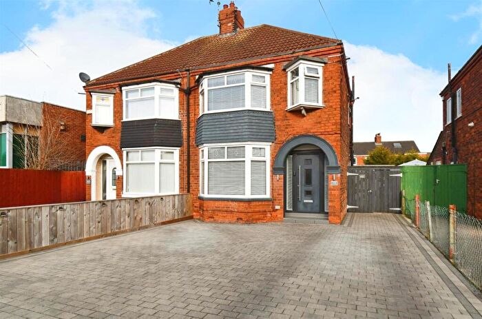 3 Bedroom Semi-Detached House For Sale In Ings Road, Hull, HU8