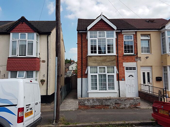 1 Bedroom Flat To Rent In Lindsay Avenue, High Wycombe, HP12