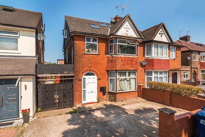 5 Bedroom Detached House To Rent In The Vale, London, NW11
