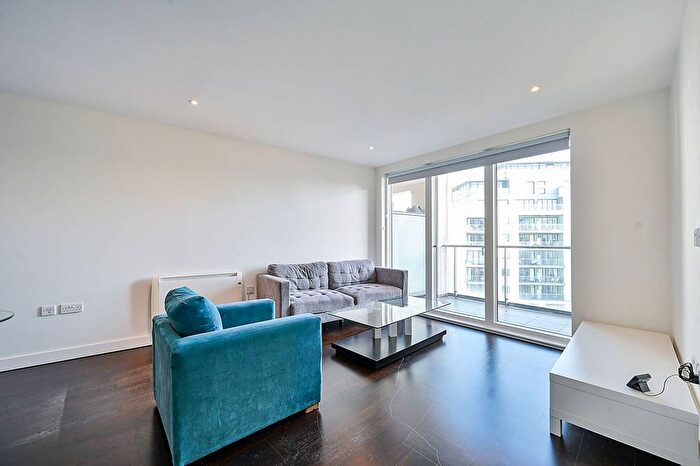 1 Bedroom Flat To Rent In Cunningham House, Brentford, TW8