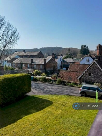 2 Bedroom Flat To Rent In Forelands Way, Chesham, HP5