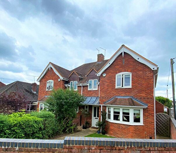 4 Bedroom Semi-Detached House To Rent In Oak Tree Road, Marlow, SL7
