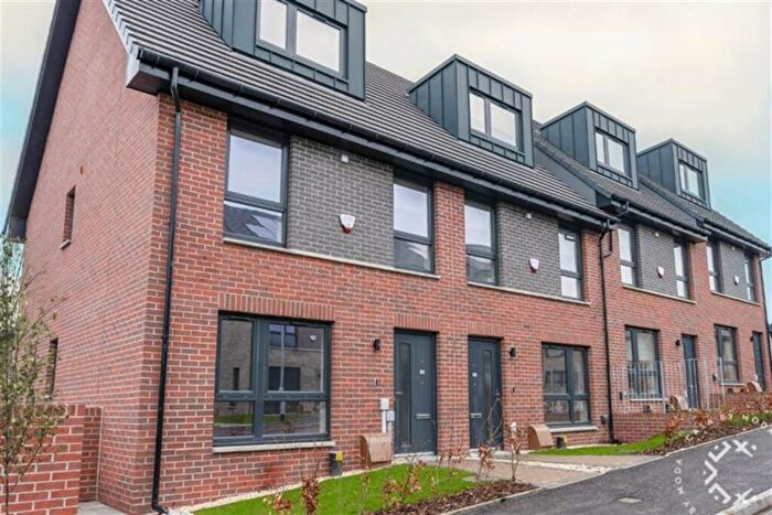 3 Bedroom End Of Terrace House To Rent In Casa At Vista Park, Glasgow, G33